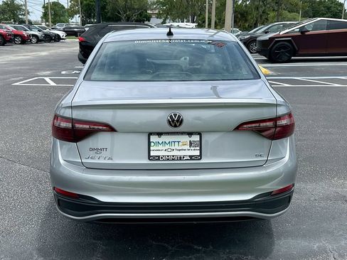 Used 2024 Volkswagen Jetta SE FWD image 6