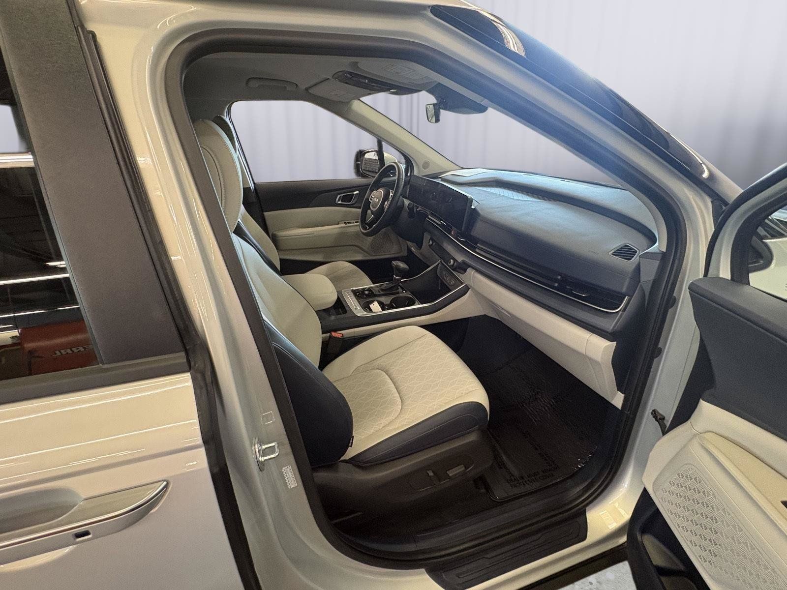Certified 2026 Kia Carnival EX FWD image 15