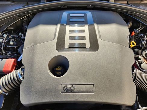 New 2025 Land Rover Range Rover Velar Dynamic SE image 29