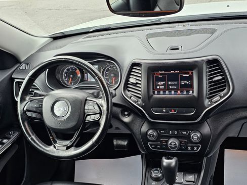 Used 2019 Jeep Cherokee Latitude Plus image 19