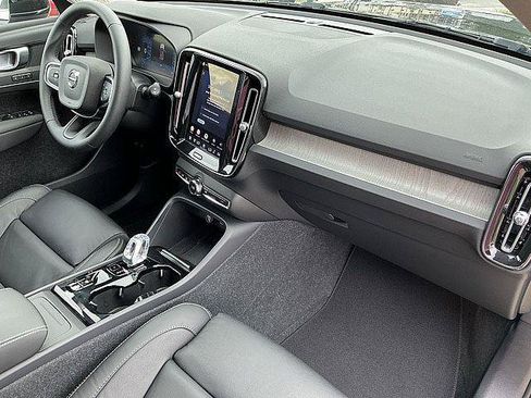 Certified 2023 Volvo XC40 B5 Plus w/ Protection Package Premier AWD/4WD image 21