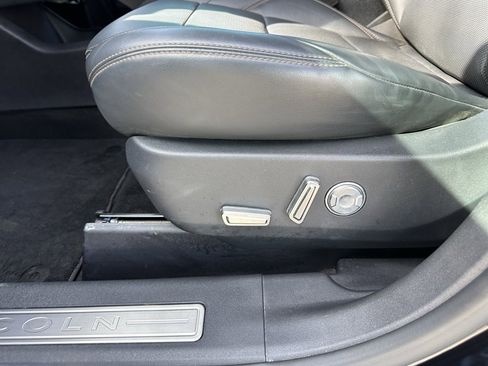 Used 2024 Lincoln Nautilus Premier w/ Jet Appearance Package image 12