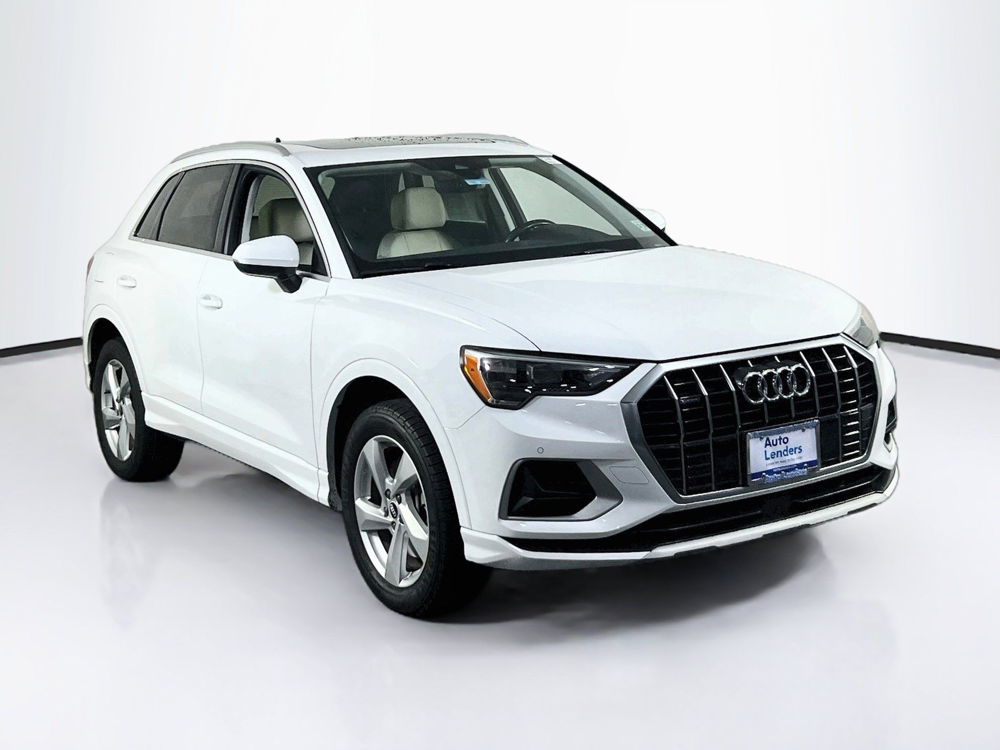 Used 2021 Audi Q3 2.0T Premium w/ Convenience Package AWD/4WD image 3