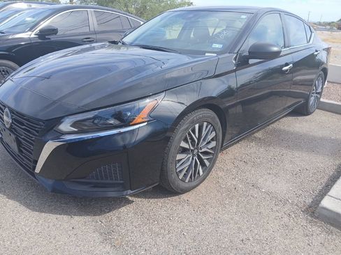 Certified 2024 Nissan Altima 2.5 SV FWD image 2