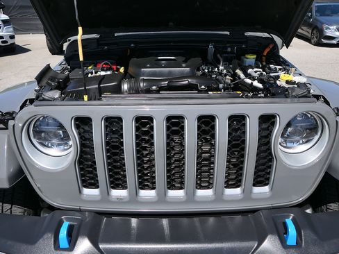 Used 2023 Jeep Wrangler Unlimited Sahara AWD/4WD image 27