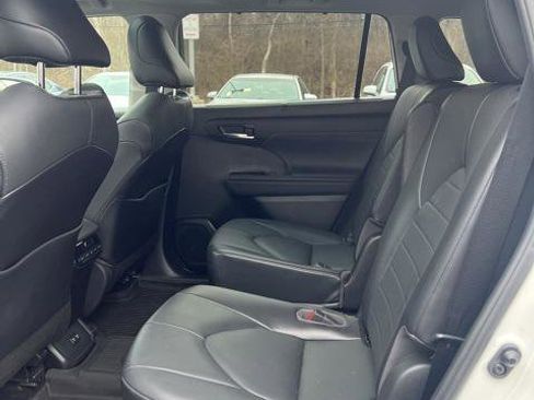 Certified 2021 Toyota Highlander XLE image 9