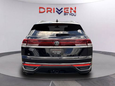 Used 2024 Volkswagen Atlas Cross Sport SE w/ Panoramic Sunroof Package FWD image 5