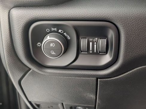 Used 2025 RAM 2500 Laramie AWD/4WD image 15