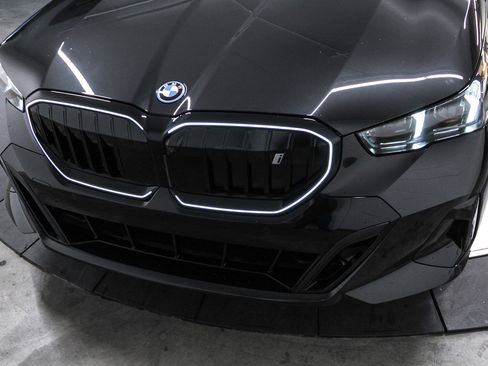 New 2026 BMW i5 eDrive40 w/ M Sport Package image 11