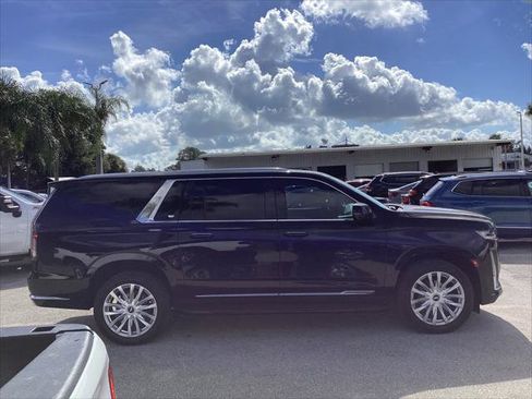 Used 2022 Cadillac Escalade ESV Luxury RWD image 6