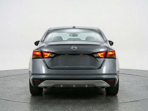 Used 2025 Nissan Altima 2.5 SV FWD image 7
