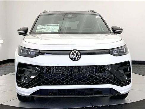 New 2026 Volkswagen Tiguan SE R-Line image 3