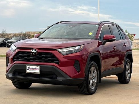 Used 2023 Toyota RAV4 XLE w/ Convenience Package image 3
