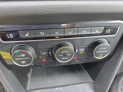 Used 2021 Volkswagen Tiguan SE AWD/4WD image 23