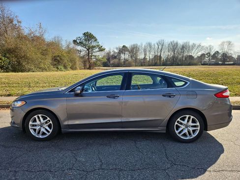 Used 2013 Ford Fusion SE image 3