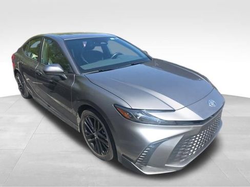 Used 2025 Toyota Camry SE FWD image 5