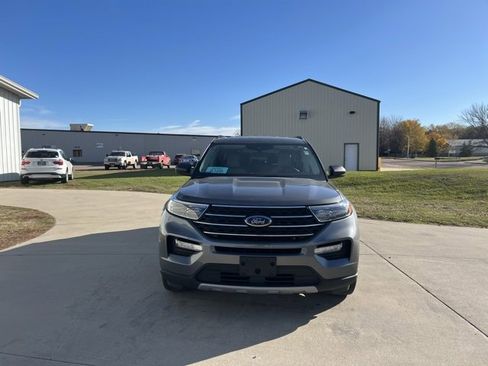 Used 2023 Ford Explorer XLT image 2