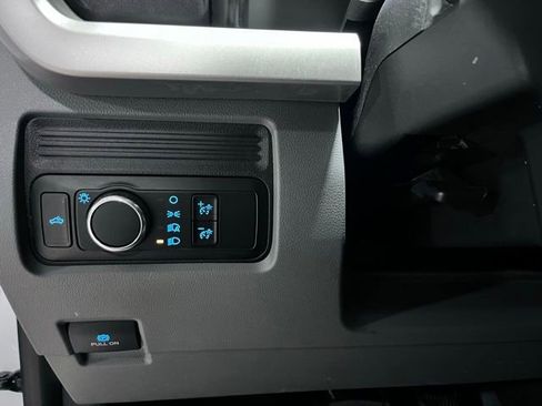 Used 2025 Ford F250 XL AWD/4WD image 21