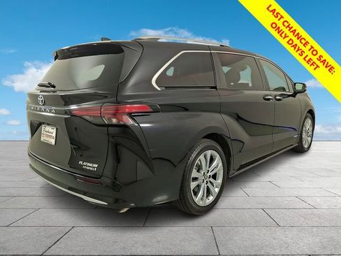 Certified 2021 Toyota Sienna Platinum FWD image 8
