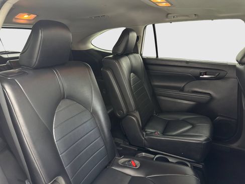 Used 2021 Toyota Highlander XLE FWD image 46