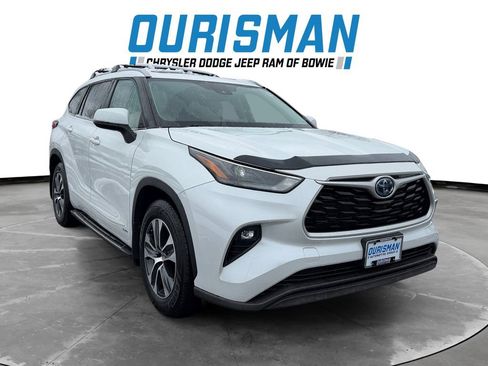 Used 2022 Toyota Highlander XLE image 1