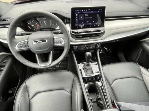 Used 2025 Jeep Compass Limited AWD/4WD image 9