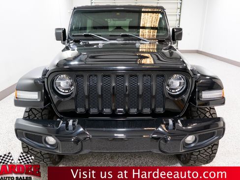 Used 2021 Jeep Wrangler Unlimited Sahara AWD/4WD image 7