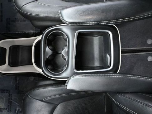 Used 2022 Chrysler Pacifica Touring-L image 35