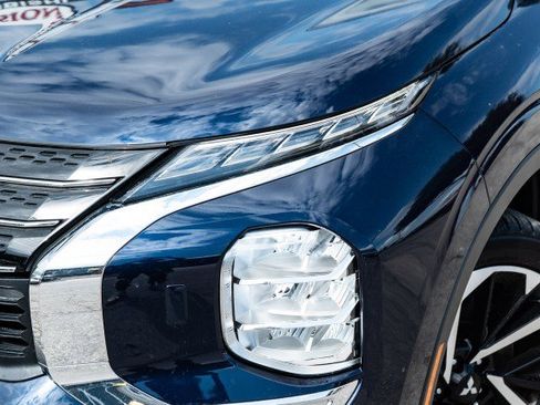 New 2025 Mitsubishi Outlander SE image 3