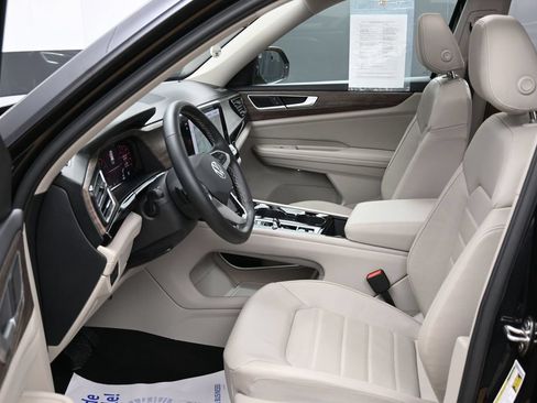 Used 2024 Volkswagen Atlas SEL AWD/4WD image 22