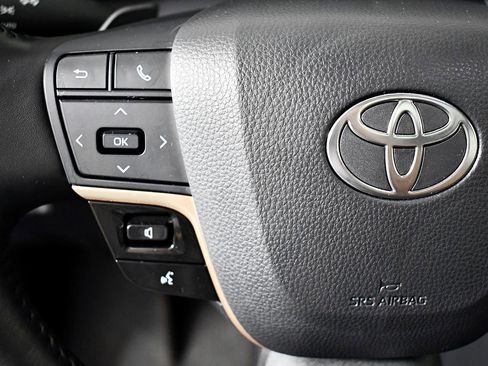 Used 2023 Toyota Crown Platinum image 27