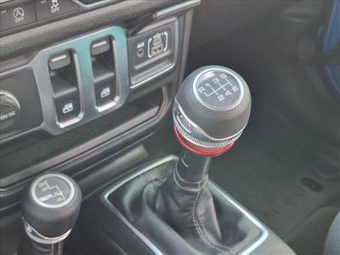 Used 2025 Jeep Wrangler Sport AWD/4WD image 11