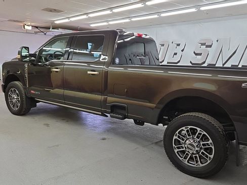 Used 2025 Ford F350 Platinum w/ Platinum Plus Package image 3