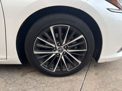 Used 2024 Lexus ES 300h w/ Premium Package FWD image 13