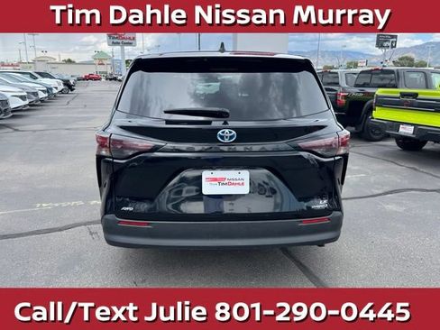 Used 2024 Toyota Sienna LE AWD/4WD image 10