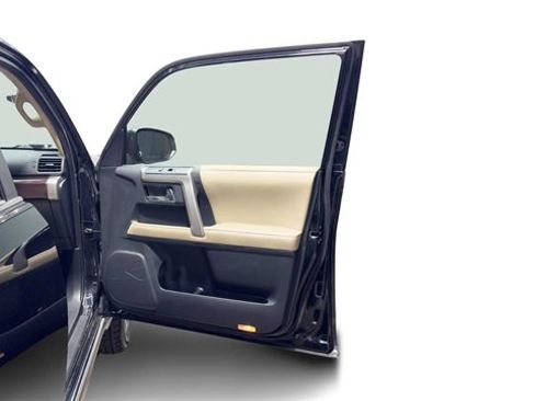 Used 2015 Toyota 4Runner Limited image 9