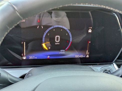 Used 2025 Chevrolet Trax LT w/ LT Convenience Package image 19