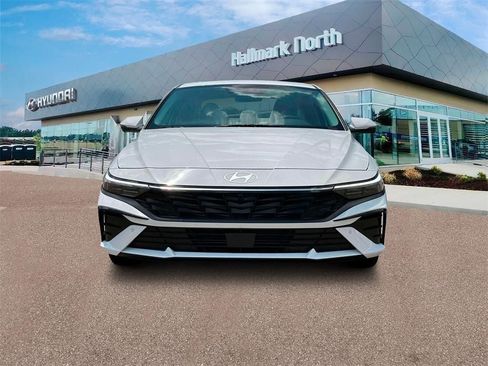 New 2025 Hyundai Elantra Limited FWD image 12