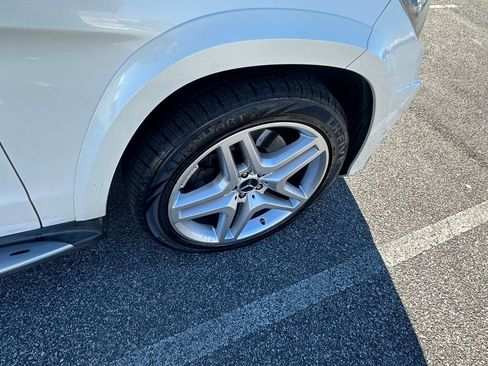 Used 2013 Mercedes-Benz GL 550 4MATIC image 35