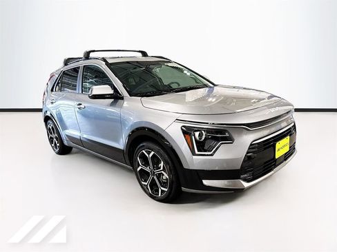 Used 2024 Kia Niro EX Touring FWD image 3
