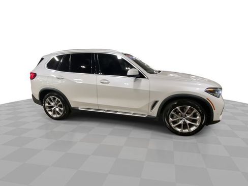 Used 2023 BMW X5 xDrive40i w/ Premium Package AWD/4WD image 3