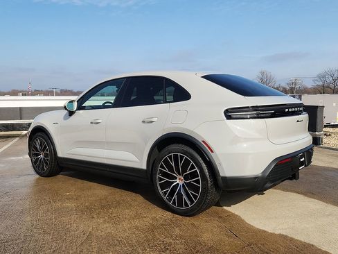New 2026 Porsche Macan 4 Electric image 3
