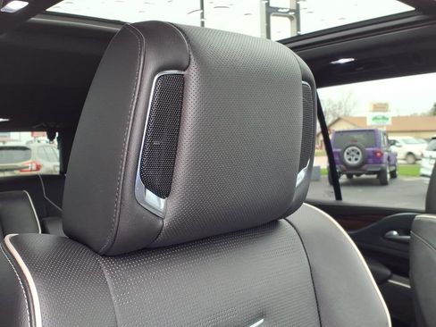Used 2021 Cadillac Escalade Premium Luxury w/ Driver Assist Tech Package AWD/4WD image 32