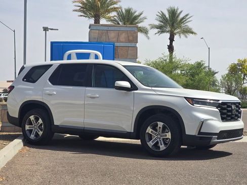 Used 2025 Honda Pilot EX-L image 3