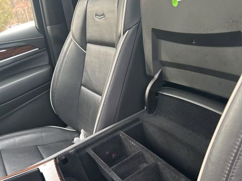 Used 2022 Cadillac Escalade Premium Luxury w/ Performance Package image 23