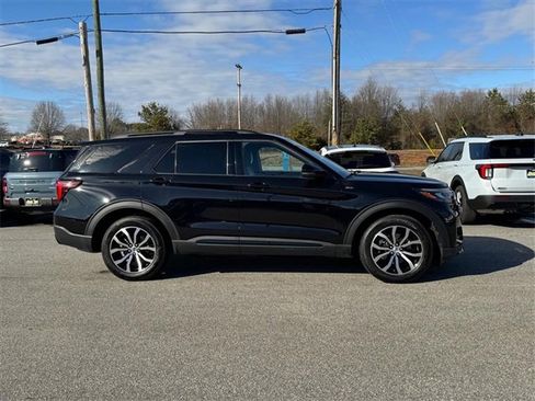 Used 2025 Ford Explorer ST-Line image 2