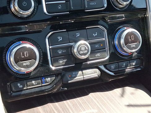 Used 2022 GMC Yukon Denali w/ Denali Premium Package AWD/4WD image 16
