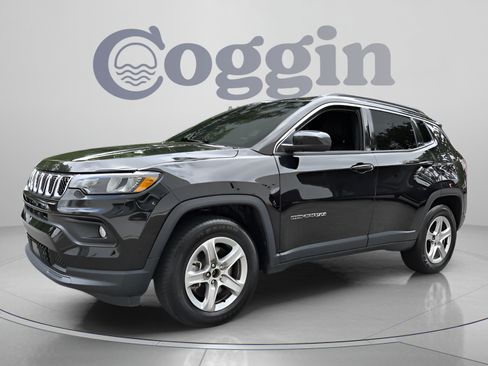 Used 2024 Jeep Compass Latitude AWD/4WD image 1