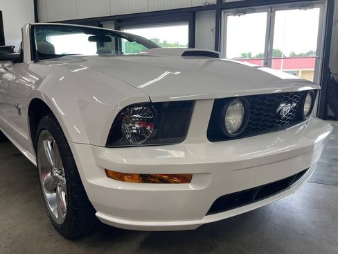 Used 2009 Ford Mustang GT Premium RWD image 26
