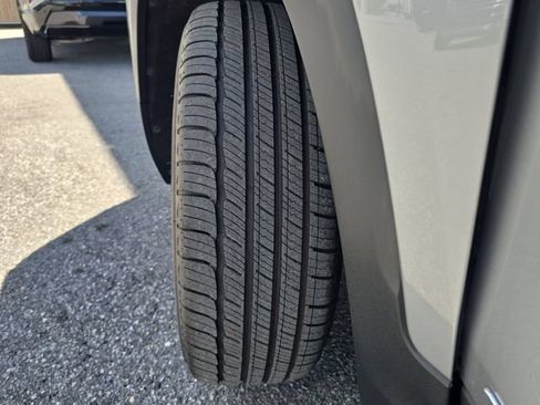 Certified 2023 GMC Terrain SLT AWD/4WD image 32